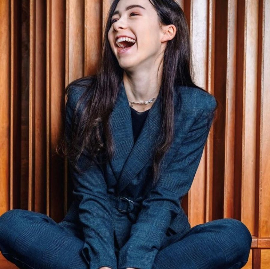 Vajza e këngëtarit të njohur infektohet me Covid-19