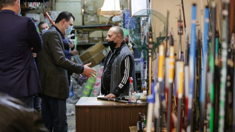 Basha: Bizneset e vogla po marrin kredi për të mbijetuar, Rama i ka harruar