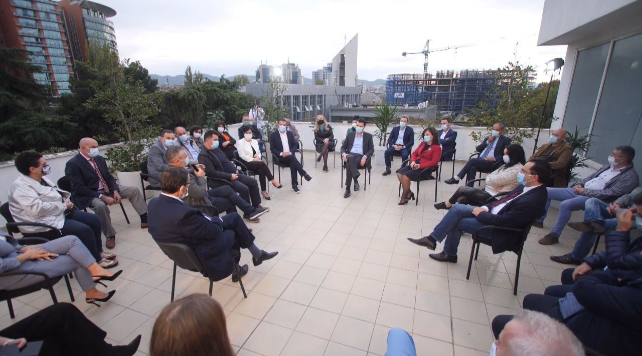 Basha takon mjekët e familjes: Duhen 2 javë për tamponin, paketa anti-COVID shkon deri në 1200 euro