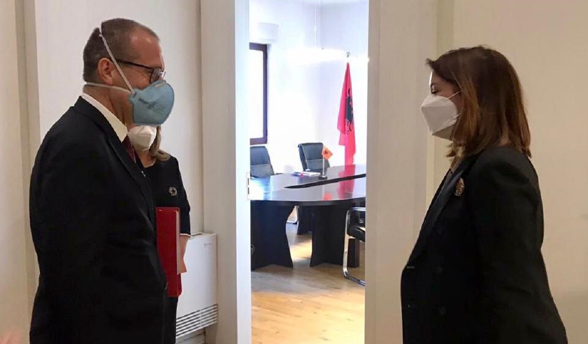 Drejtori i OBSH për Europën takim me Manastirliun: Vepruat shpejt për përballimin e pandemisë