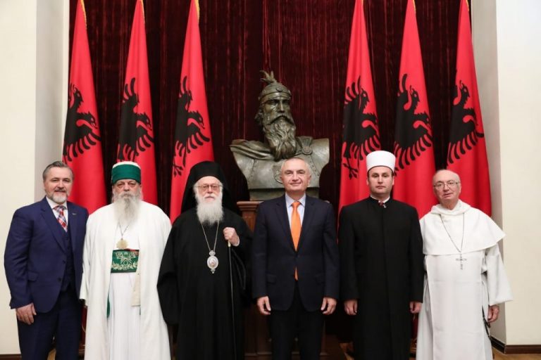 Anastas Janullatos dhe Imzot George Frendo me COVID-19, presidenti Meta: Iu bashkohem lutjeve të besimtarëve