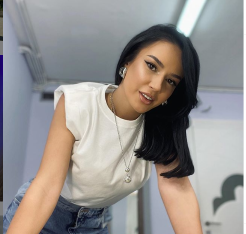 “Këto këpucët i ke veshur tre herë”, Bora Zemani kthen përgjigjen e papritur për komentuesen