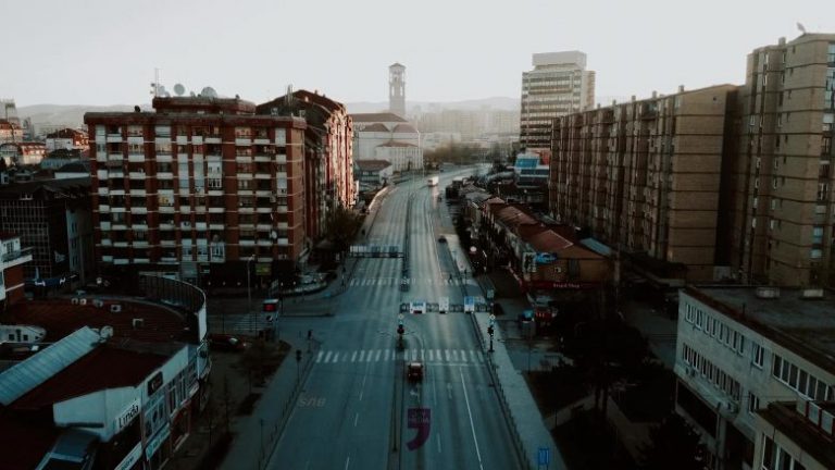 ”Lock-Down”-i në Kosovë fillon me Prishtinën, kryebashkiaku: Është rekomanduar mbyllja për 1 javë