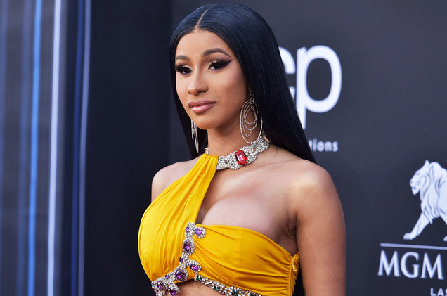 Cardi B “gruaja e vitit”, fansat aspak dakord: Çfarë ka bërë për ta merituar
