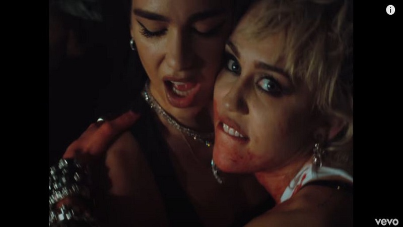 Miley Cyrus dhe Dua Lipa vijnë së bashku në projektin e ri