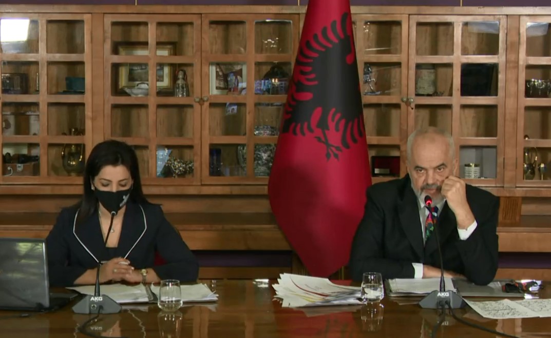 “Kemi 3 skenarë për mësimin”, Kushi: Nxënësit më të sigurt në shkolla se sa kur luajnë poshtë pallatit