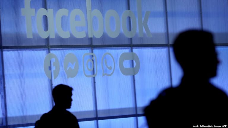 &#8220;Facebook&#8221; akuzohet se i detyroi punëtorët të kthehen në zyrë gjatë pandemisë