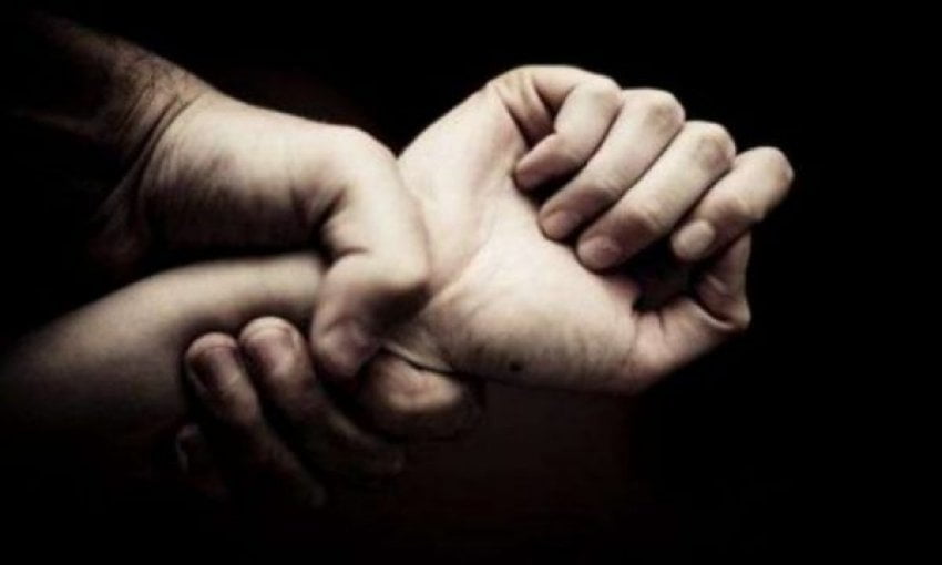 Kreu marrëdhënie seksuale me 30-vjeçaren me probleme, kapet i riu nga Fushë-Kruja