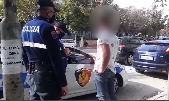 Policia gjobit në fundjavë 1825 qytetarë dhe 13 pronarë lokalesh për moszbatim masash anti-covid