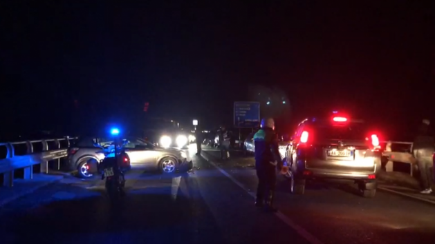 Aksident i rëndë, kamionçina përplaset me një automjet, 5 familjarë përfundojnë në spital