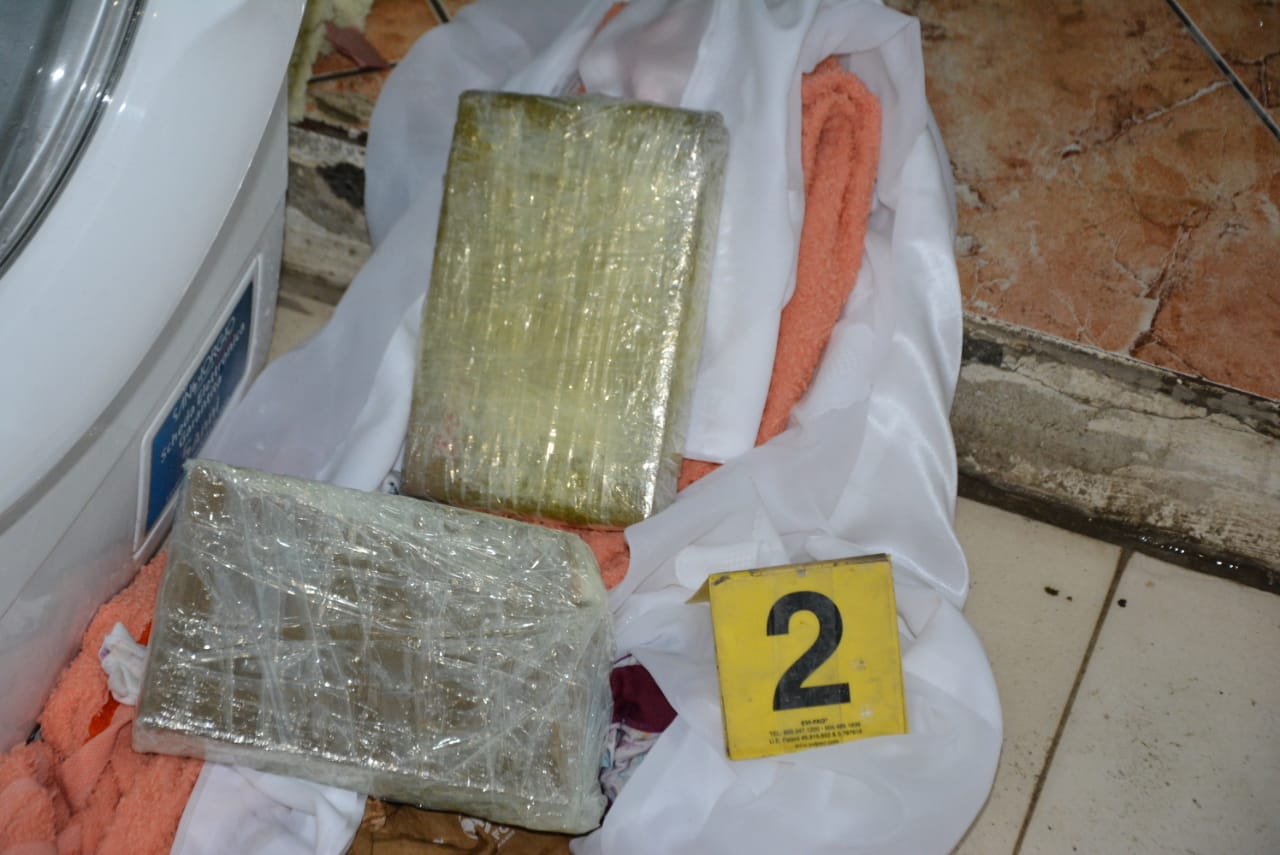 Kapen 1.2 kg kokainë, pranga 50-vjeçares, në kërkim ish-bashkëshorti