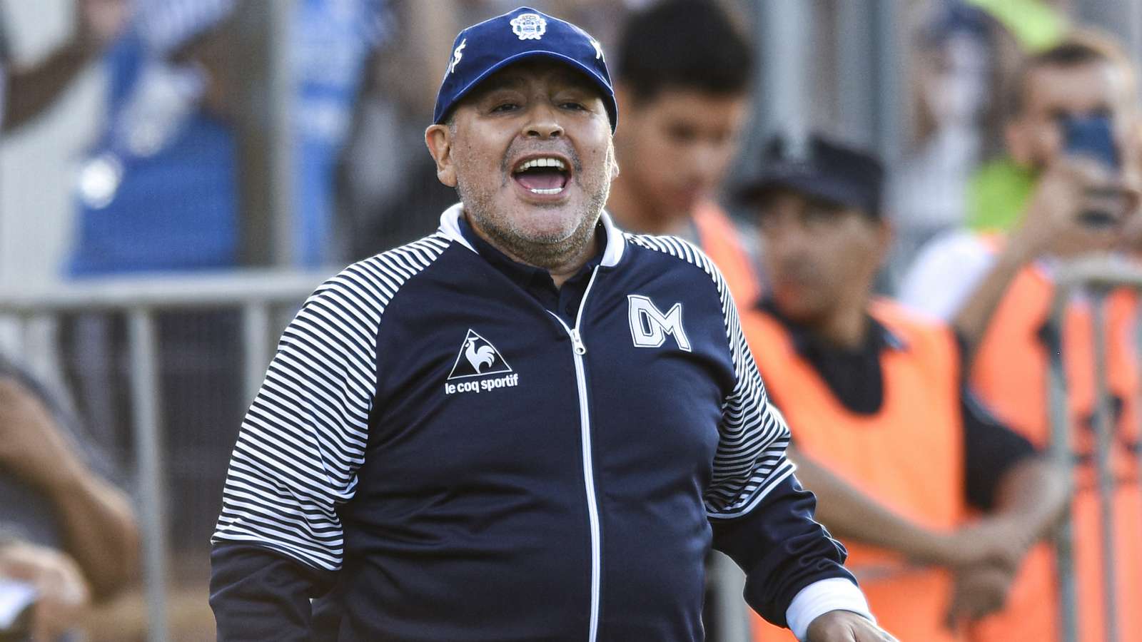 Maradona operohet në kokë, zëdhënësi raporton se gjithçka shkoi mirë