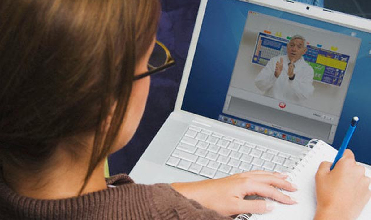 Sot nis mësimi online në universitete për një muaj! 21 mijë studentë për herë të parë në fakultet