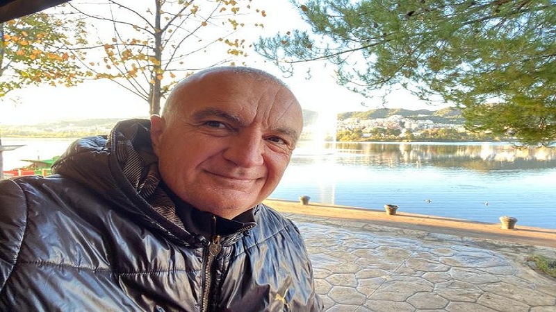 “Më pak gjumë dhe më shumë oksigjen!”, Meta e nis mëngjesin nga Liqeni i Tiranës