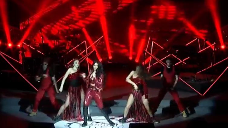 Tirana feston “Natën e Bardhë”, ja këngëtarët që po dhurojnë 2 orë emocione