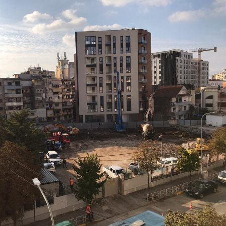 Debati për shkollën “Sami Frashëri”, delegacioni i BE në Tiranë: Nuk po ndërtohet me fondet tona