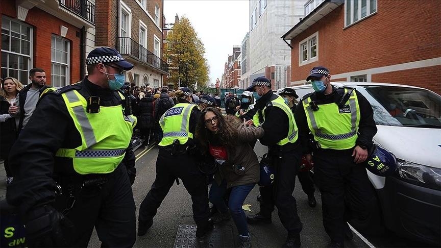 Demostrata në Londër kundër masave anti-Covid, së paku 150 të arrestuar