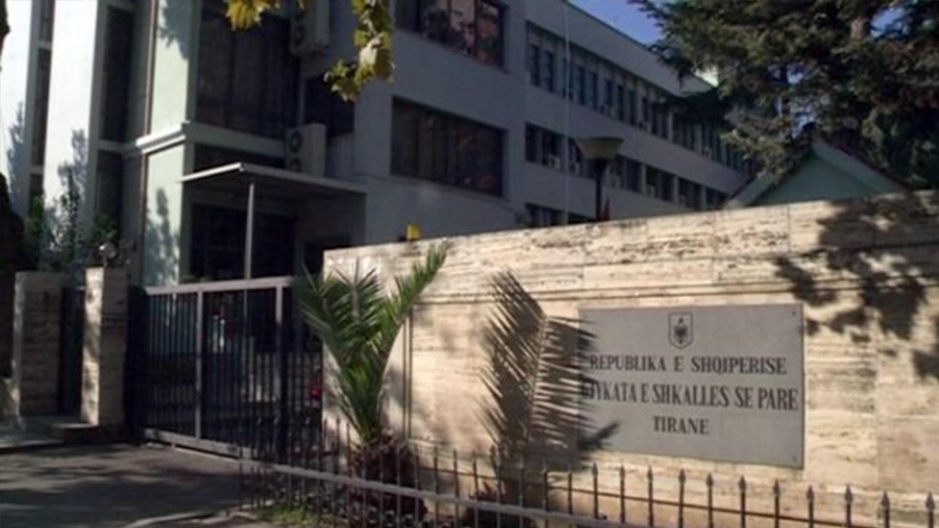 Koronavirusi mbyll për dy javë Gjykatën e Tiranës