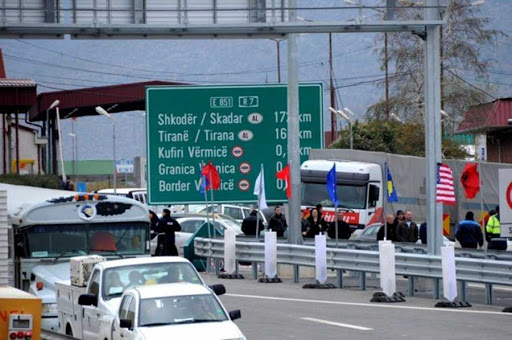 Në karantinë gjatë fundjavës, kosovarët nisen drejt Shqipërisë