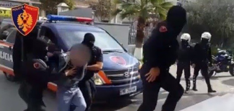 Arrestohen dy drejtues mjetesh të dehur në Durrës, procedohen dy veta në Shijak