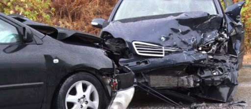Përplasen dy automjete “Fiat” dhe “Benz”, humb jetën njëri nga drejtuesit