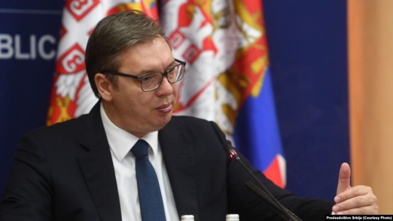 Vuçiç dhe zyrtarë të tjerë serb kërkojnë leje që të vizitojnë Kosovën, ministria e Jashtme u “mbyll derën”