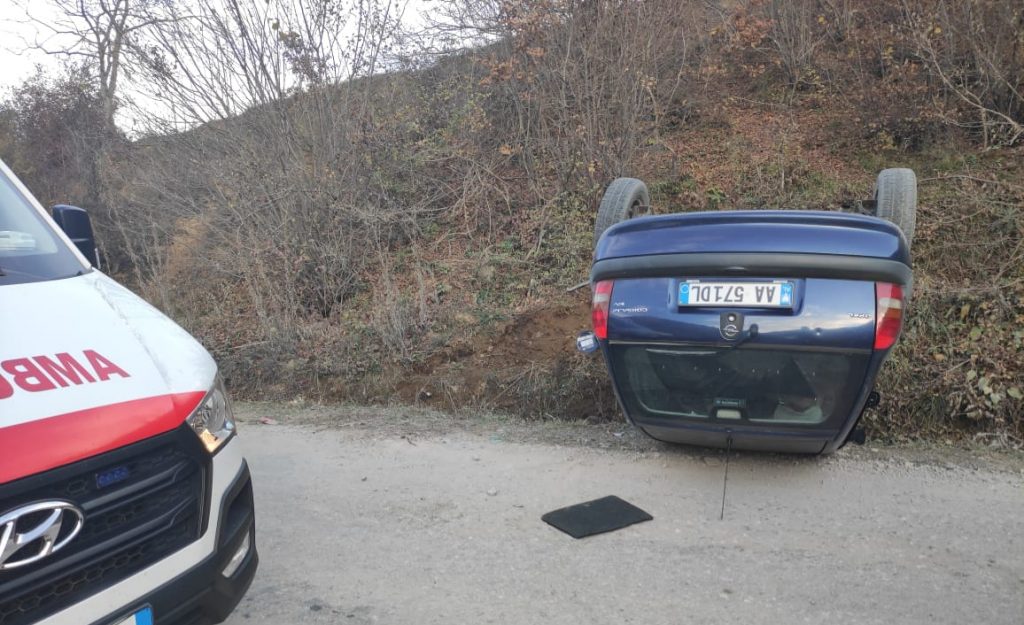 Nuk i ndalon policisë, përmbyset mjeti me sirianë
