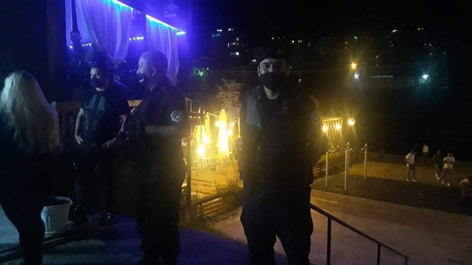 Muzikë live në mënyrë të përsëritur pas orarit, arrestohet pronari i lokalit, i dënuar për vrasje