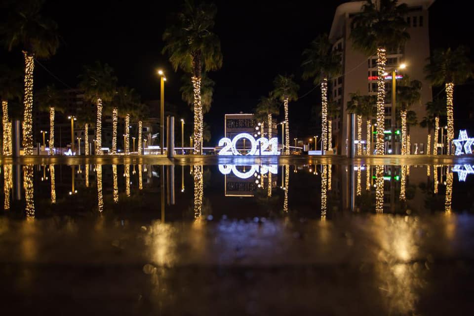 Kryeministri Rama publikon fotot e Durrësit festiv, por rrugët janë tërësisht bosh!