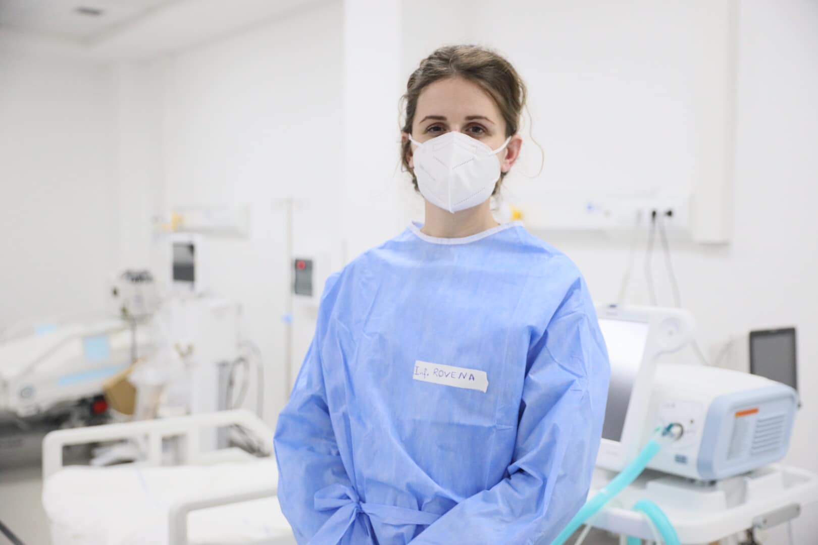 Manastirliu i uron ditëlindjen infermieres: Foshnja e saj ishte vetëm 3 muajshe kur vendosi të shërbejë për pacientët me Covid