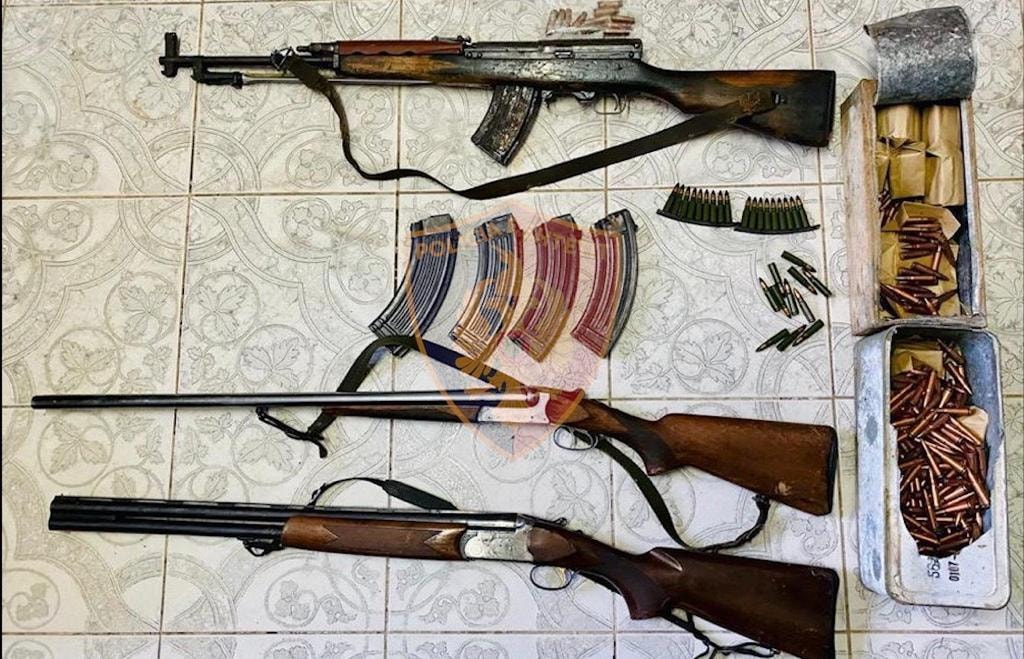 Armë pa leje dhe gjueti e paligjshme, një i arrestuar dhe një nën hetim