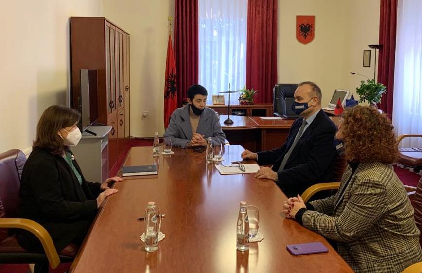 “Mbështesim strategjinë për transparencën e Gjykatës Kushtetuese”, zbardhet takimi i kreut të OSBE me Vitore Tushën