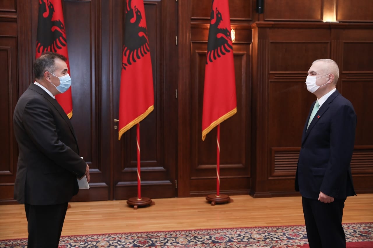 Presidenti Meta pret ambasadorin e ri të Maqedonisë së Veriut