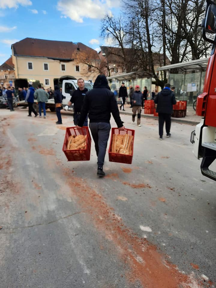 Shqiptari shpërndan bukë falas për të prekurit nga tërmeti në Kroaci