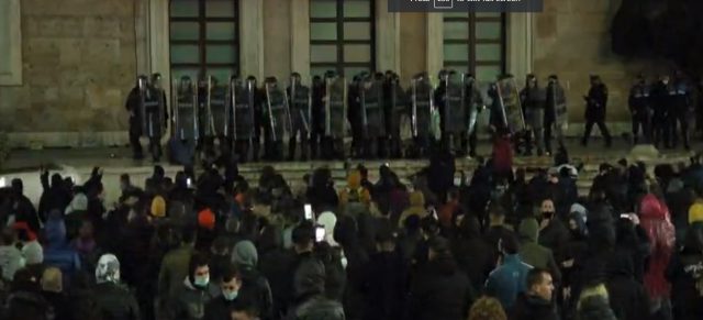 Protesta/ Policia e Shtetit: 3 punonjës policie në gjendje më të rëndë