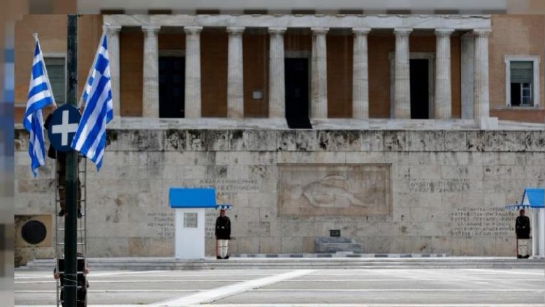 Greqia zgjat vlefshmërinë e dokumenteve të emigrantëve shqiptarë