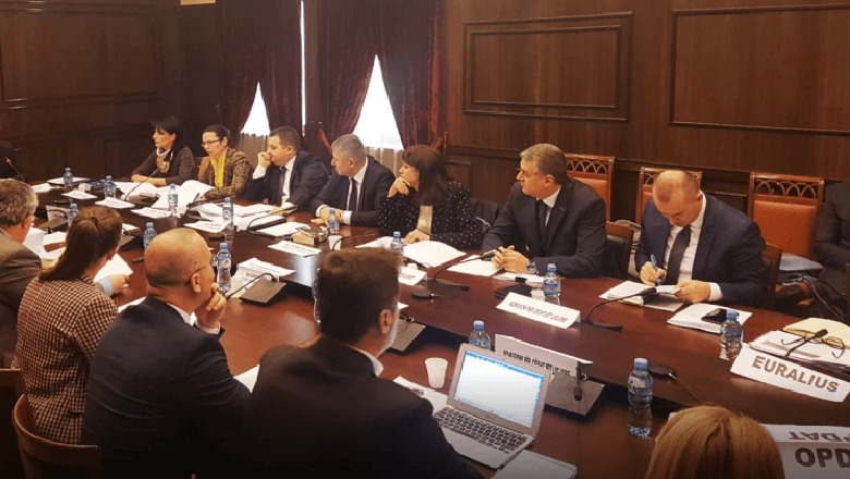 “Kushtetuesja”/ KED lejon kandidimin e Aleksandër Tomës dhe Përparim Kalos