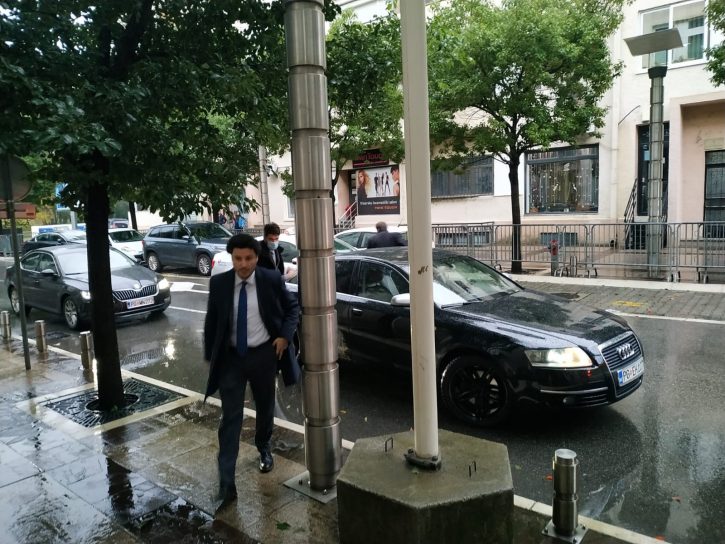 Kryeministri i ri i Malit të Zi shkon me taksi në punë, shqiptari Dritan Abazoviç me “Audi”