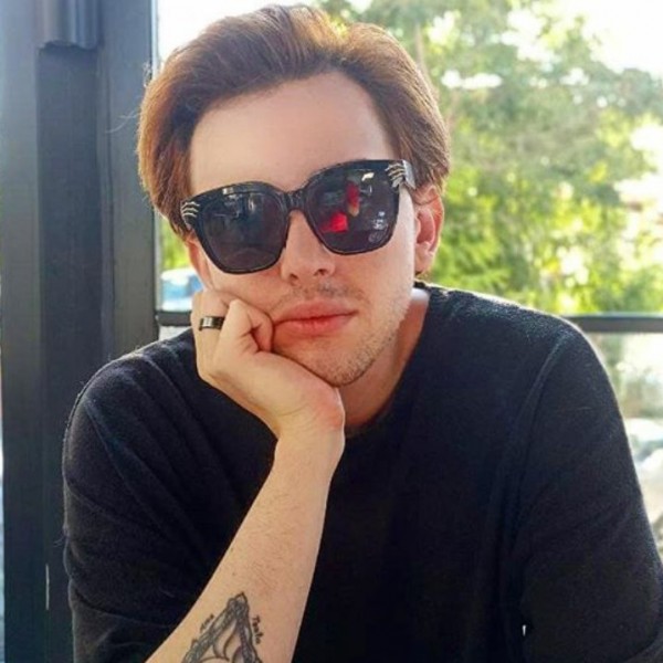 Aktori Aleks Seitaj rrëfen për herë të parë: Nuk kisha lodra se ishim të varfër