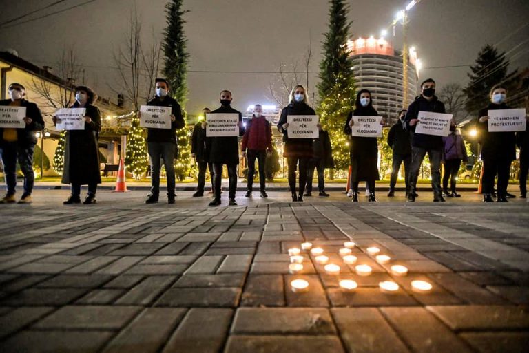 Në Prishtinë tubim për Klodian Rashën/ Albin Kurti: Shqipëria ka plot njerëz të ndershëm