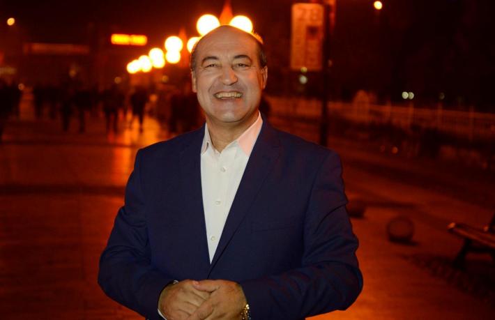 Këngëtari Bujar Qamili infektohet me Covid, përfundon në terapi intensive në spital