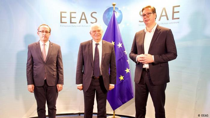 Grindjet e Hotit dhe Vuçiçit në distancë