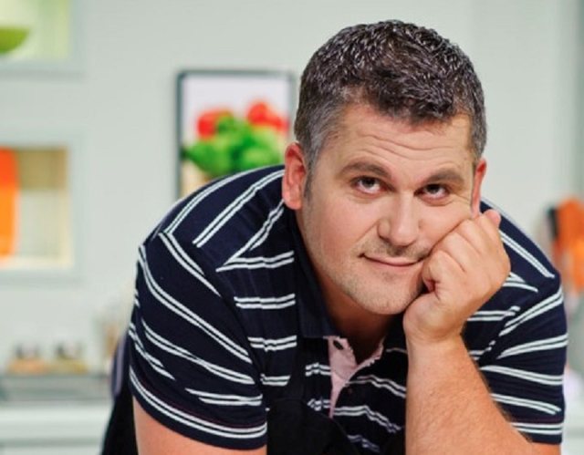 Gentian Zenelaj humb babanë e tij prej Covid 19!