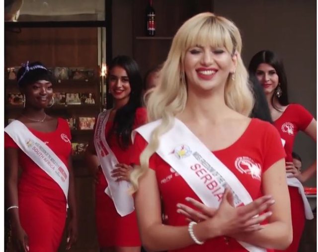 Miss Serbia bëri shqiponjën me duar, Vuçiç e shpall “non grata”