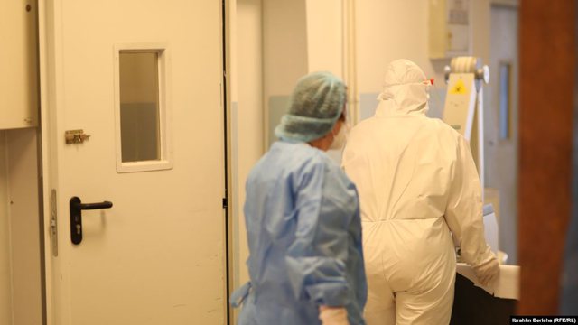 “Nisja e vaksinimit nuk është fundi i pandemisë”/ Mjeku shqiptar në Angli tregon kur mund t’i rikthehemi normalitetit