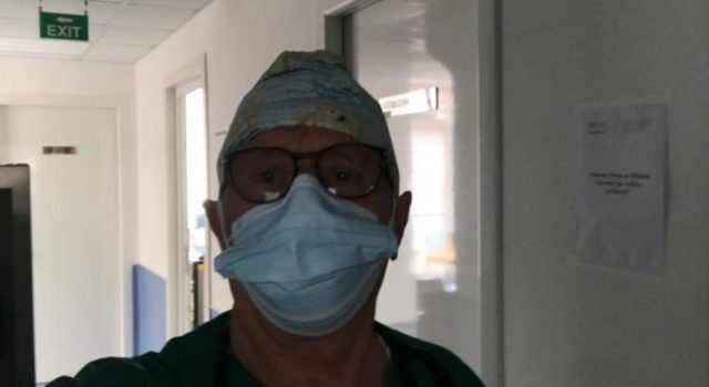 Covid-19 i merr jetën një tjetër mjeku, 25 humbje në radhët e bluzave të bardha