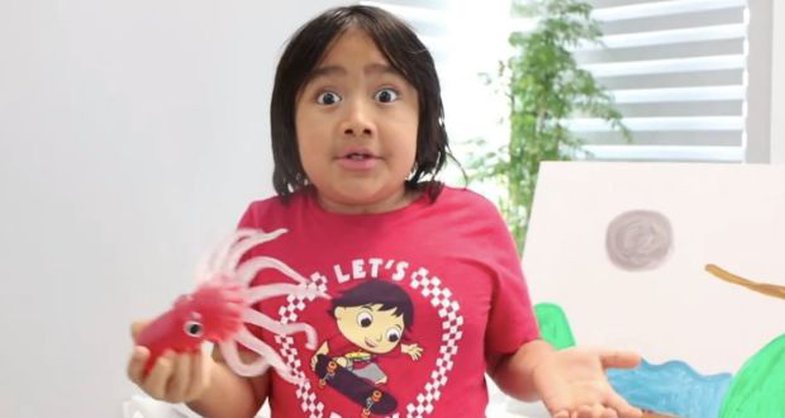 Personi më i paguar nga YouTube për vitin 2020 është vetëm 9 vjeç!