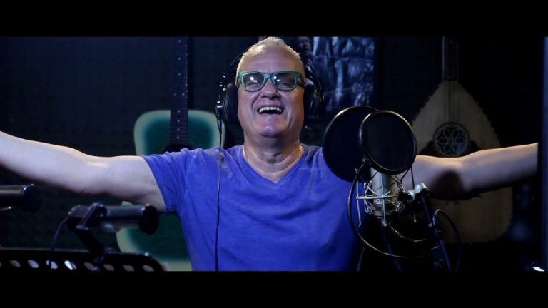 Kantautori infektohet me Covid, poston foton me maskë oksigjeni nga spitali: O flamë e keqe!