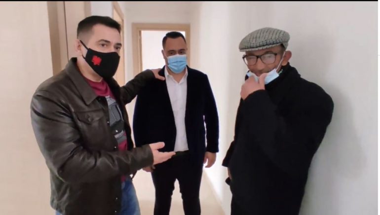 Ahmetaj dhe Arbana në dy shtëpi të rindërtuara në Maminas (VIDEO)