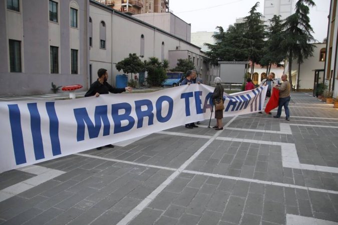 Dhuna ndaj aktivistëve të Aleancës për Mbrojtjen e Teatrit, reagon Komisionerja për të Drejtat e Njeriut: Policia nuk ka reflektuar, vazhdon të përdorë forcën